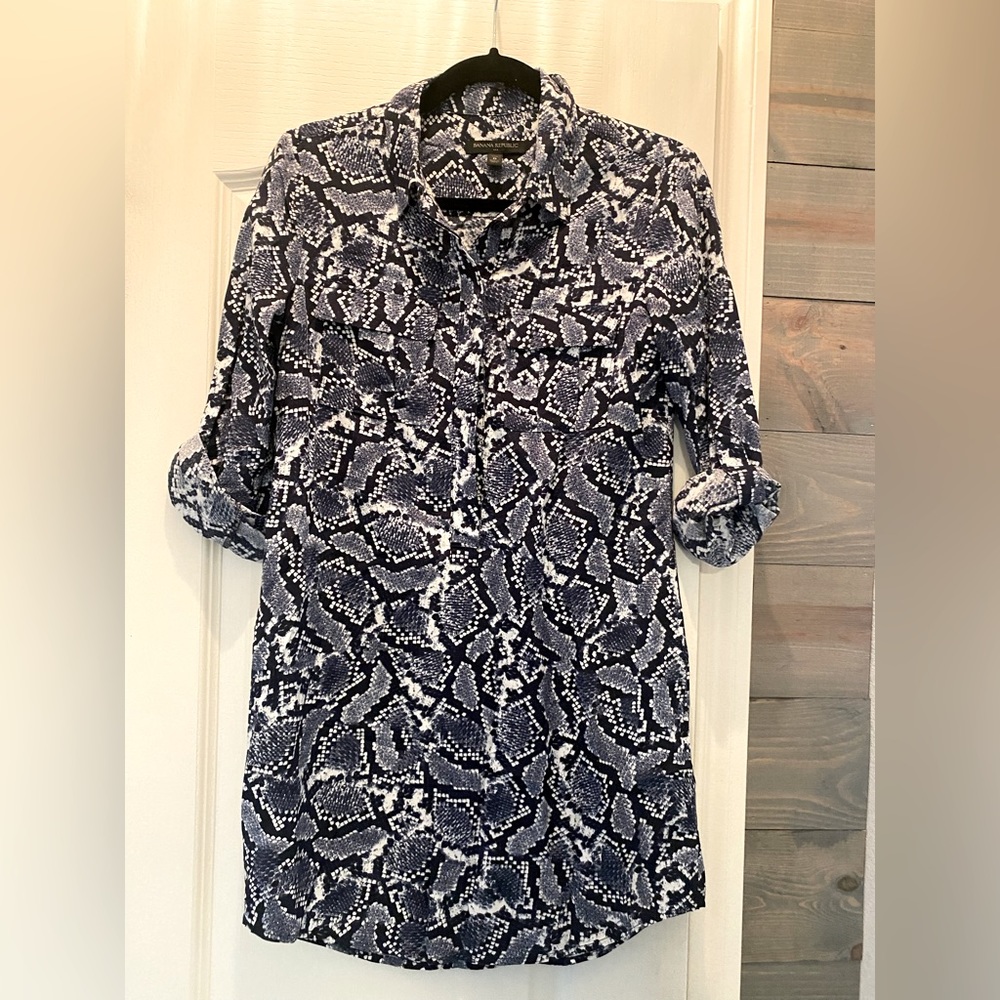 Super cute snake print shirt dress!